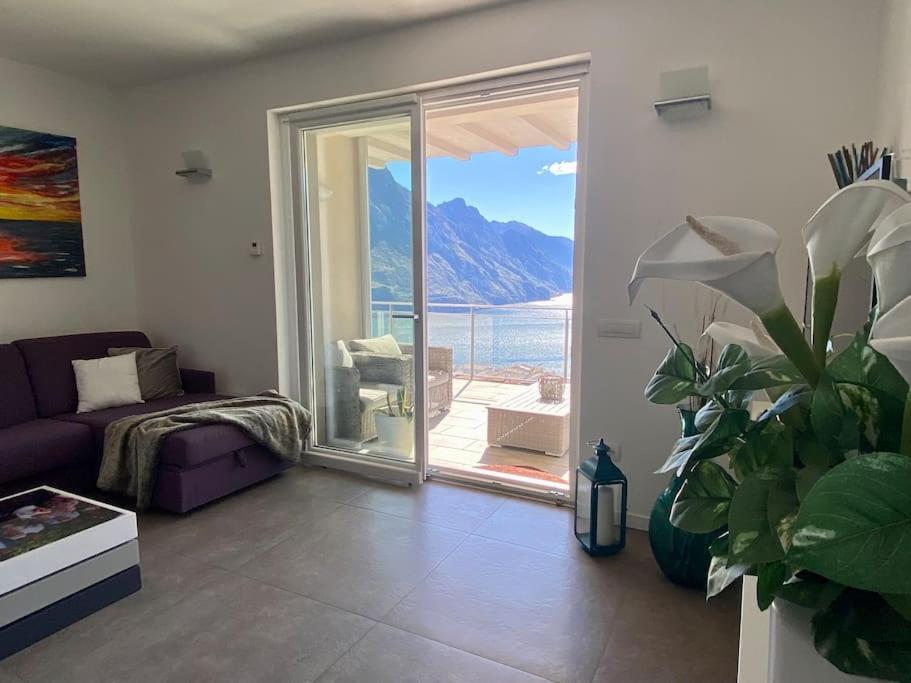 Piccolo Paradiso Vista Lago Con Piscina Privata Riva di Solto Eksteriør billede
