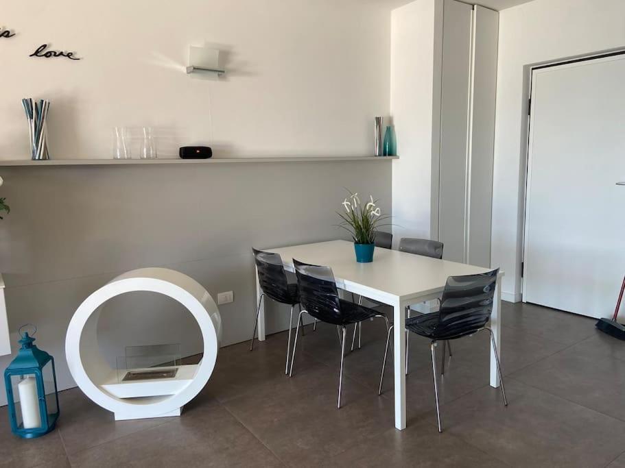 Piccolo Paradiso Vista Lago Con Piscina Privata Riva di Solto Eksteriør billede